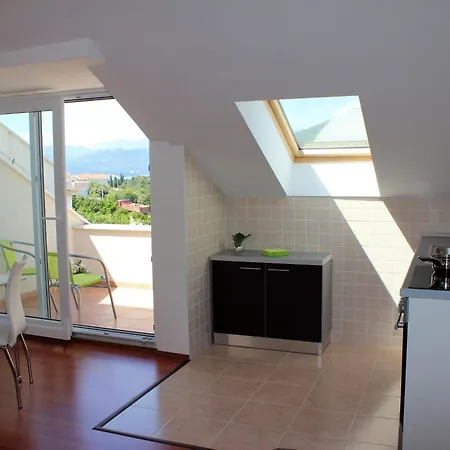 Ira - One-bedroom With Balcony And Sea View